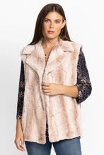 Load image into Gallery viewer, MAMBA FAUX FUR VEST