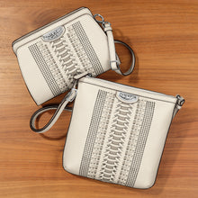 Load image into Gallery viewer, Roberta Messenger
