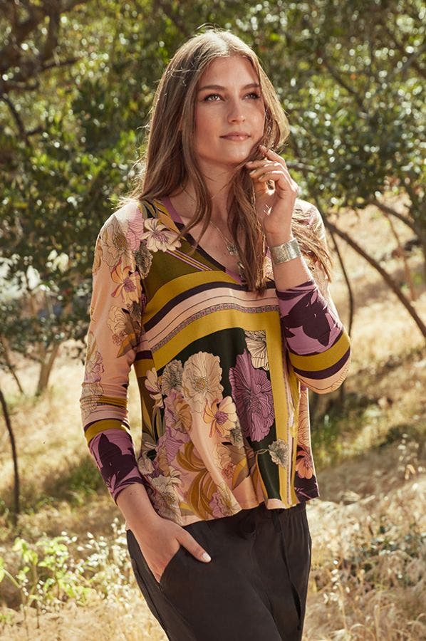 ECHO FAVORITE LONG SLEEVE V-NECK SWING TEE